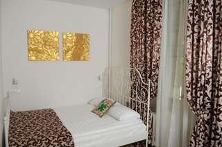 Отель Lucky Омск Стандартный двухместный номер с 1 кроватью-1